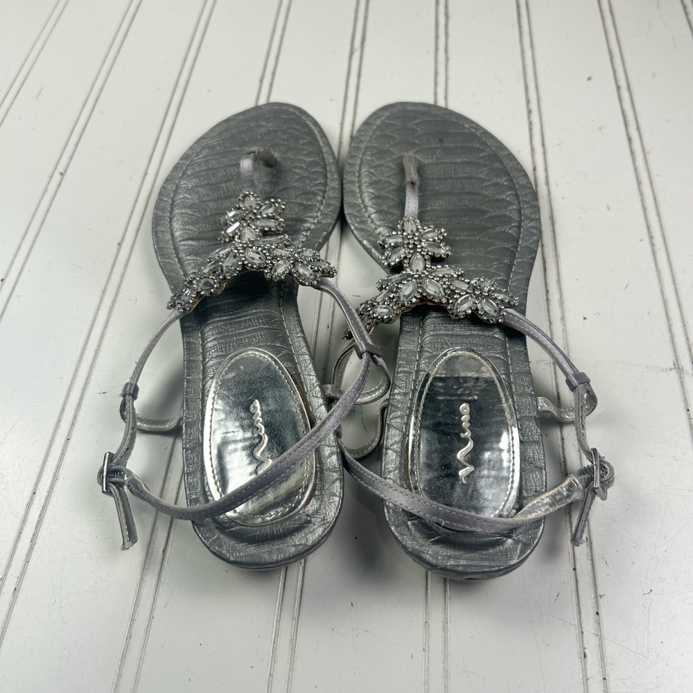 Nina Vintage Keegan Royal Embellished Silver T-Strap Sandals Women’s Size 7.5 - Picture 2 of 9